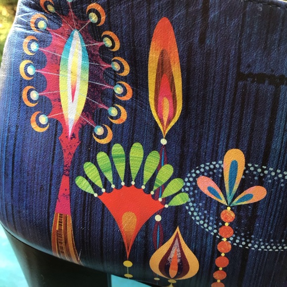 ICON (8M) WOMEN’S  Lace-upLeather Suede booties, Art design accent, Pre-owned. - Picture 8 of 10